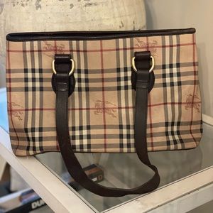 Burberry pocket book